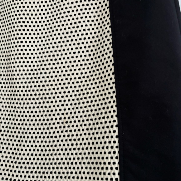 ❤️2/$15 or 3/$21❤️ Loft Black/Ivory Color Block Panel Skirt, Size 8 - Picture 4 of 10